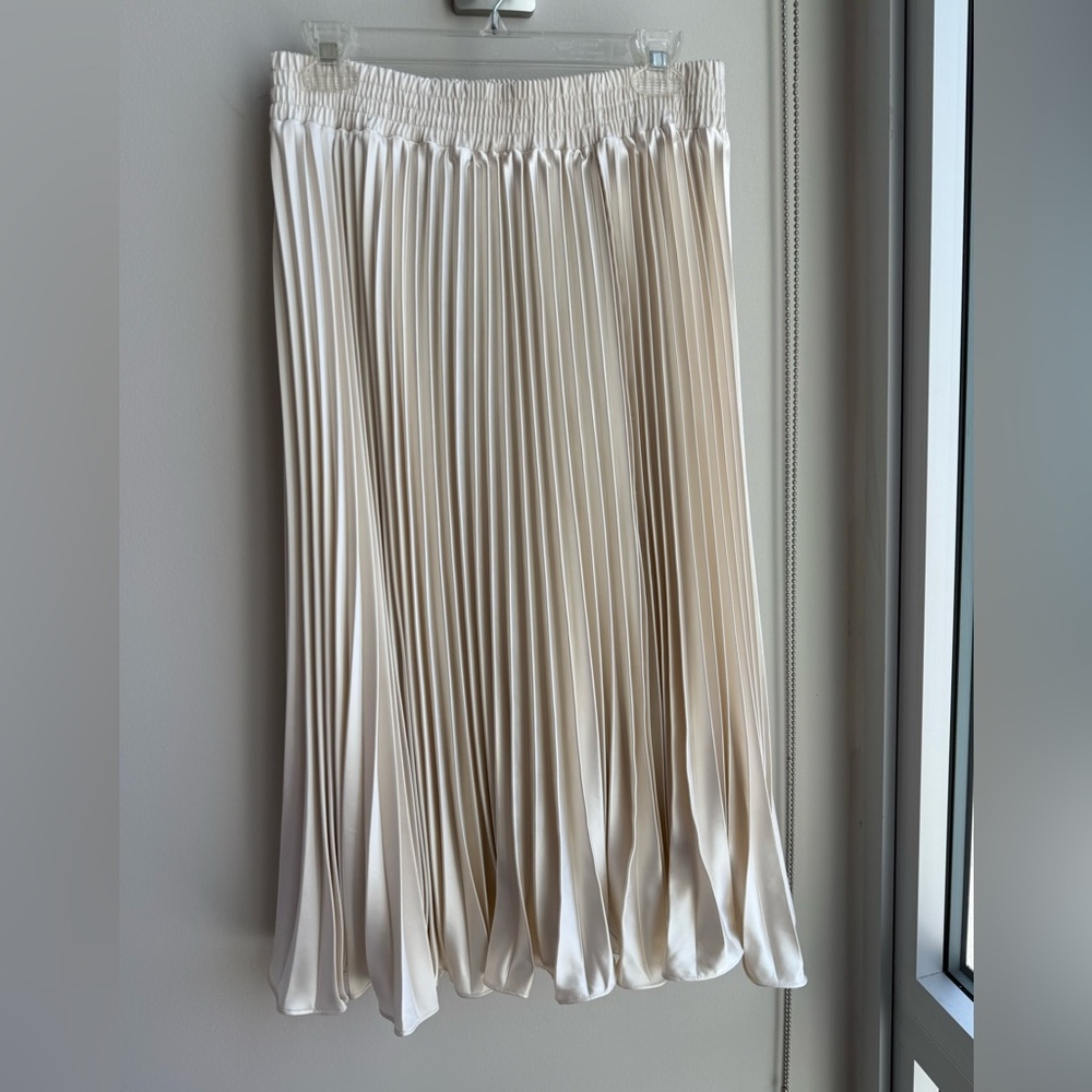 Endless Rose White Pleated Midi Skirt